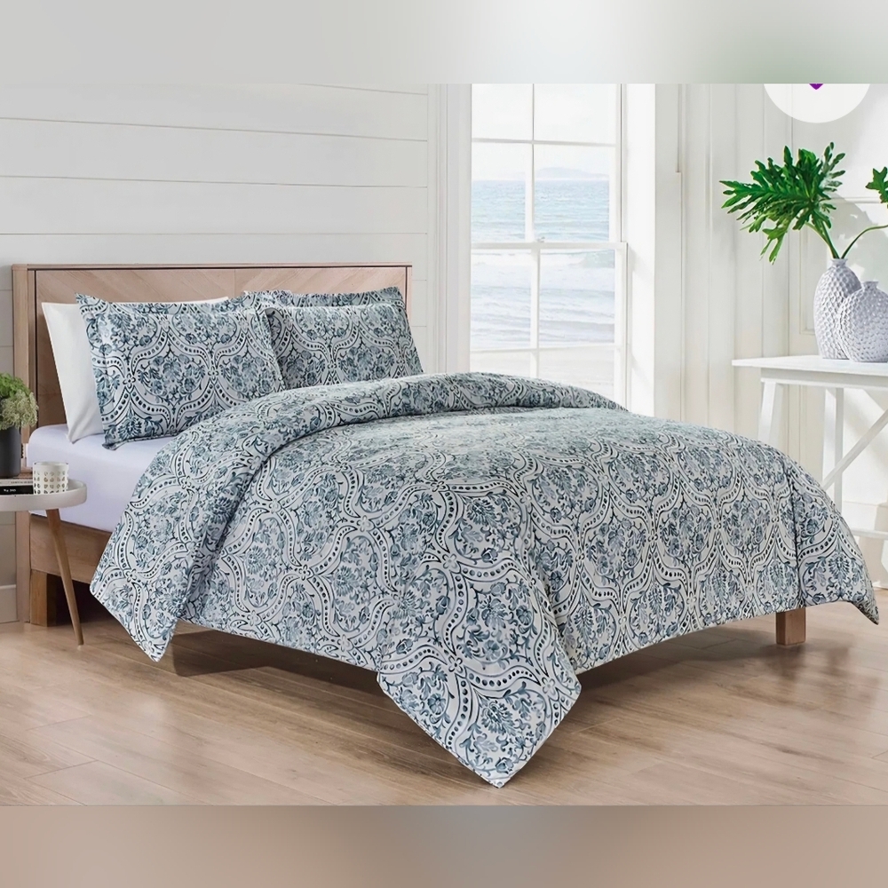 NWT Elegant Blue Paisley 3 Piece Bedding Set